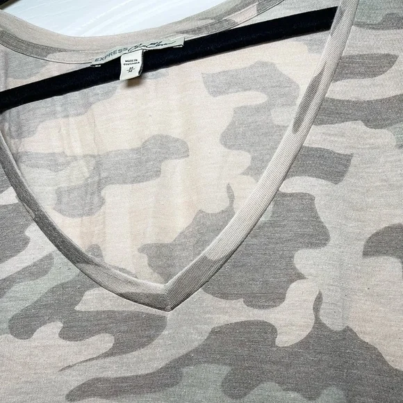 Express One Eleven V-Neck Camo Print Women's Tee - Picture 4 of 11